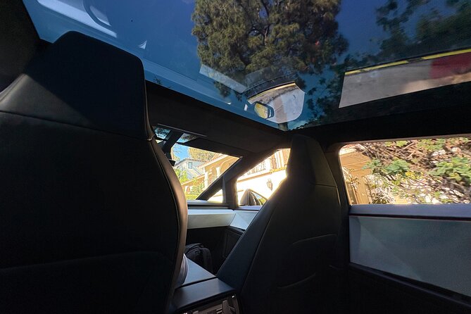 2.5-Hour Hollywood Sign AI-Powered Driving Tour - The guide and the private format