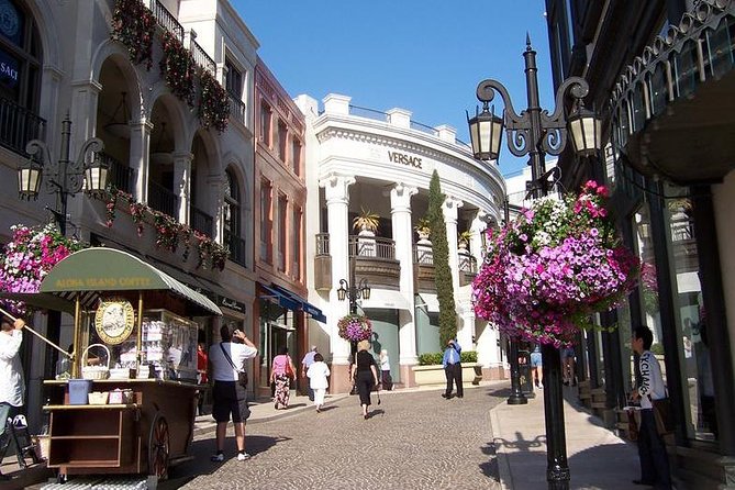 3-Hour Exclusive Tour of Hollywood & Beverly Hills - Movie clips on the road