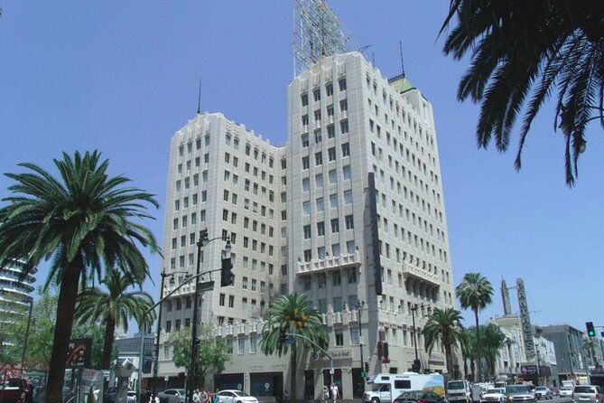 An Epic Scavenger Hunt: Tinseltown's Biggest Stars - Capitol Records Building and the shape of Los Angeles