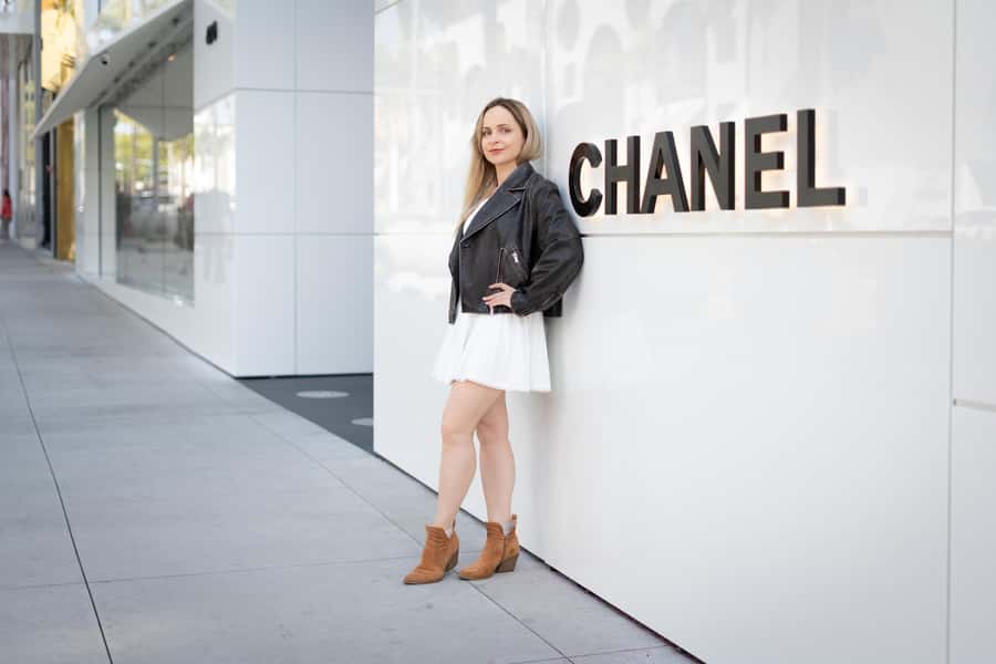 Beverly Hills: Photoshoot with Edited Images - Why the Private Group Format Matters