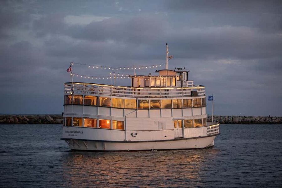 City Cruises Marina Del Rey: Sunset Cruise with Dinner - Sunset views toward Balboa Peninsula and Mariner’s Mile