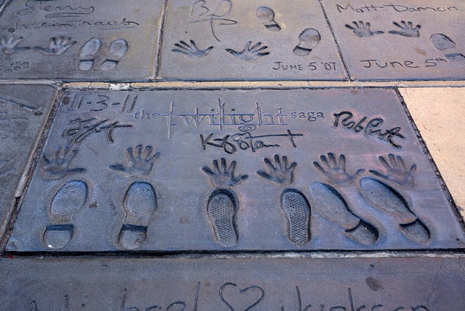 Hollywood & Beverly Hills: Celebrity Homes & Lifestyle Tour - Bel Air and Beverly Hills behind the gates