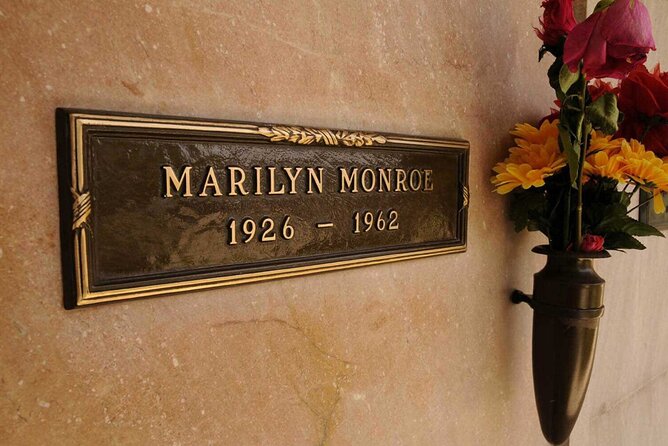 Hollywood Chills 3-Hour Tour: Celebrity Scandals and Cemeteries - Key points to know before booking