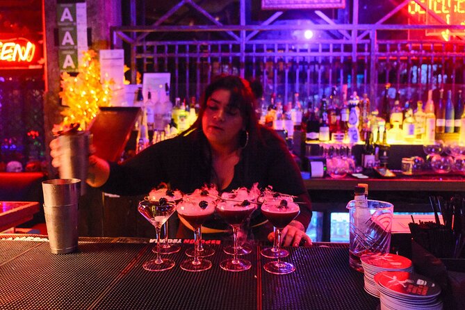 Hollywood Cocktails and True Crime Tour: 3 Drinks Included - The guides shape the whole evening