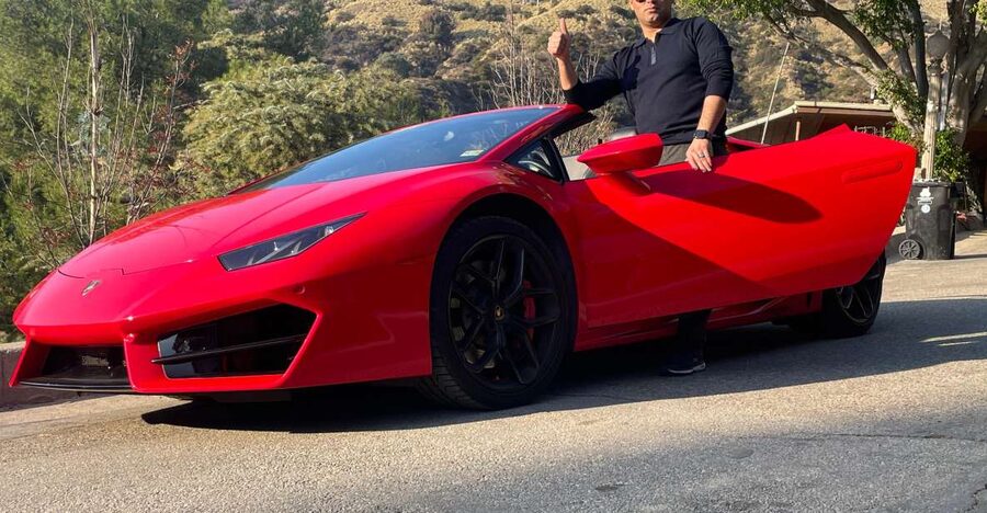 Hollywood Sign 30 Min Lamborghini tour (Drive or Be driven) - Languages, Photos, and Practical Details