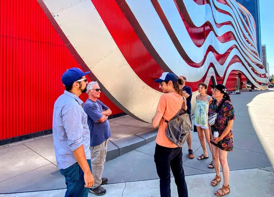 LA: Museum Row Tour The Fast & The Fossilized on Wilshire - Key points at a glance