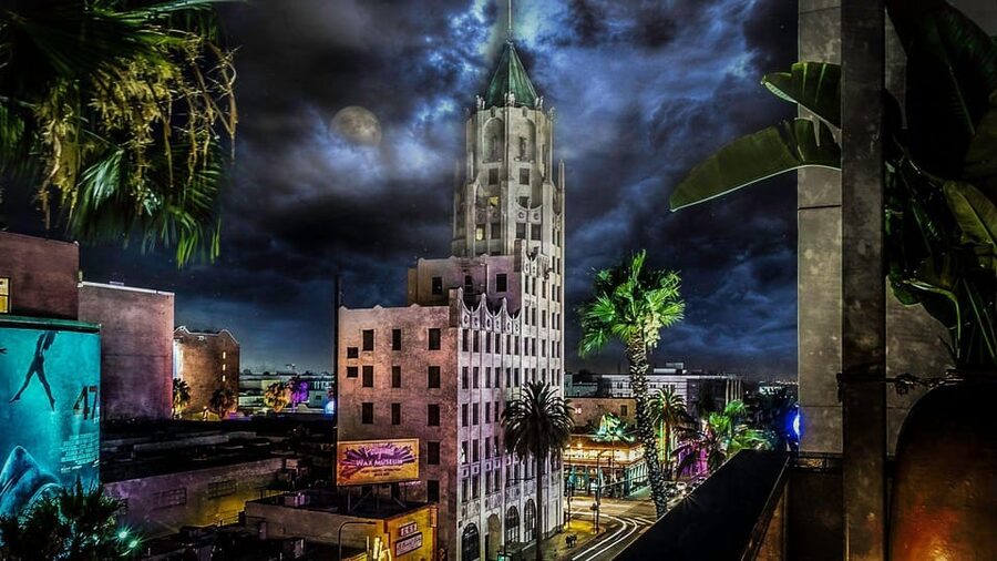 LA: Ultimate Dead of Night Walking Ghost Tour - What the guide adds to the evening