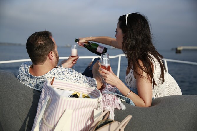 LA: Yacht Private Trip -1 hour (1 ticket covers 1-6 ppl - Nighttime views, photos, and weather