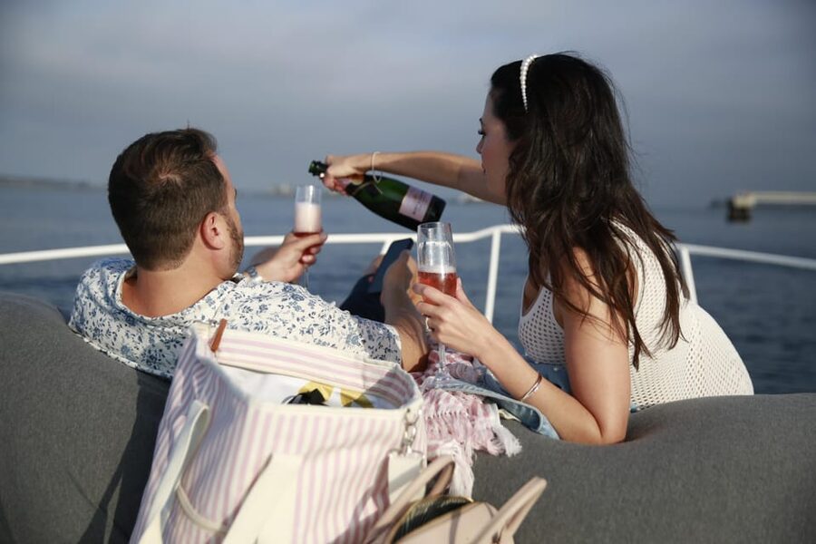 Long Beach: 3hr Private Yacht Trip (1 ticket covers 1-6 ppl) - Alamitos Bay, Naples, and the waterfront homes