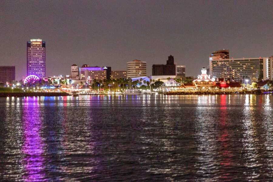 Long Beach: Private Night Yacht Cruise With City Lights - Why the night departure works so well