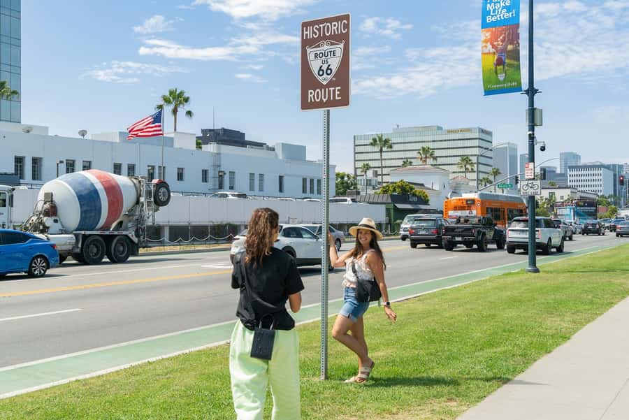 Los Angeles: Celebrity Homes and Hollywood Open-Air Bus Tour - Why this bus tour works well in Los Angeles