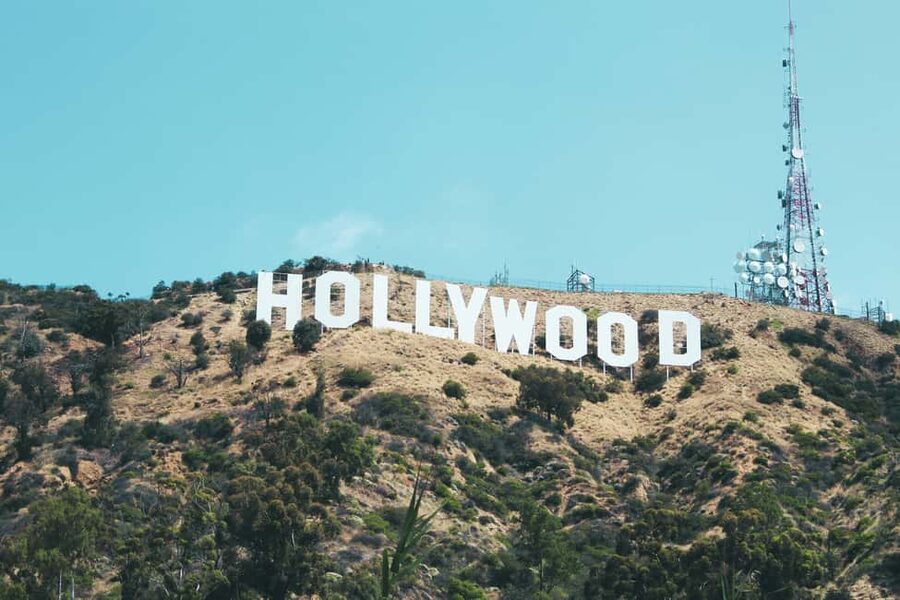 Los Angeles: Celebrity Homes and Movie Scenes Bus Tour - Live English commentary or the audio app