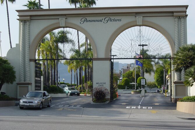 Los Angeles: Exclusive Celebrity Homes Tour for Groups & Families - Chateau Marmont and the celebrity mythology