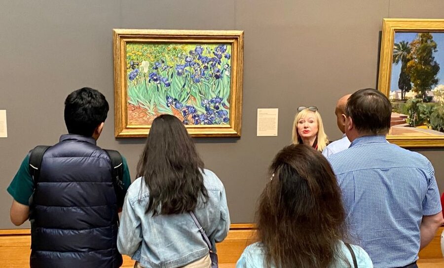Los Angeles: Getty Center Guided Tour - Finding your guide before the tram