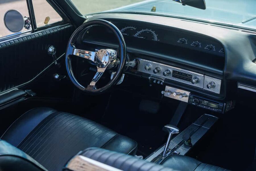 Los Angeles: Golden Route Tour in a Classic Lowrider - Who should book this lowrider experience?