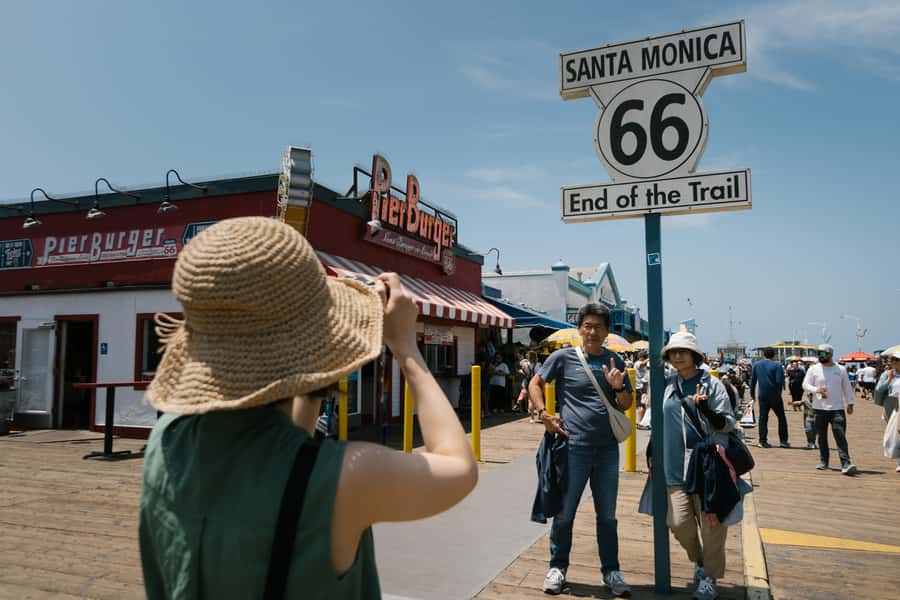 Los Angeles: Half-Day Best of LA Tour - The bus, guide style, and audio option