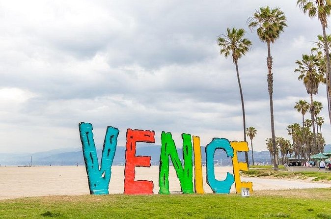 Los Angeles Highlights Tour from Long Beach - Mel’s Diner and Sunset Plaza