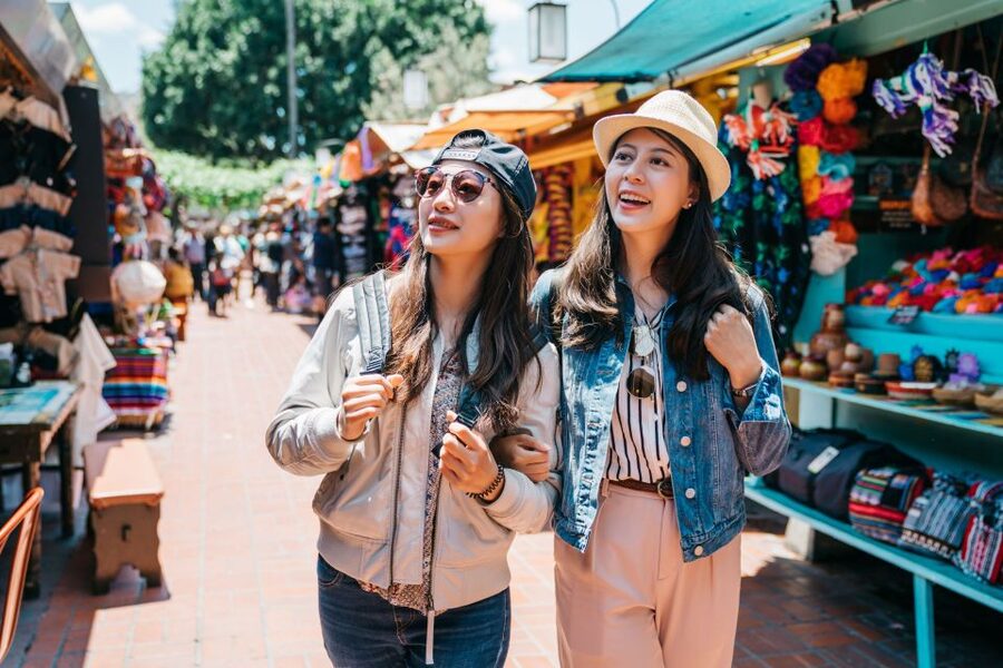 Los Angeles: Hop-On Hop-Off Bus Tour with Audio Guide - The Hollywood Red Route: stars, studios, and Beverly Hills