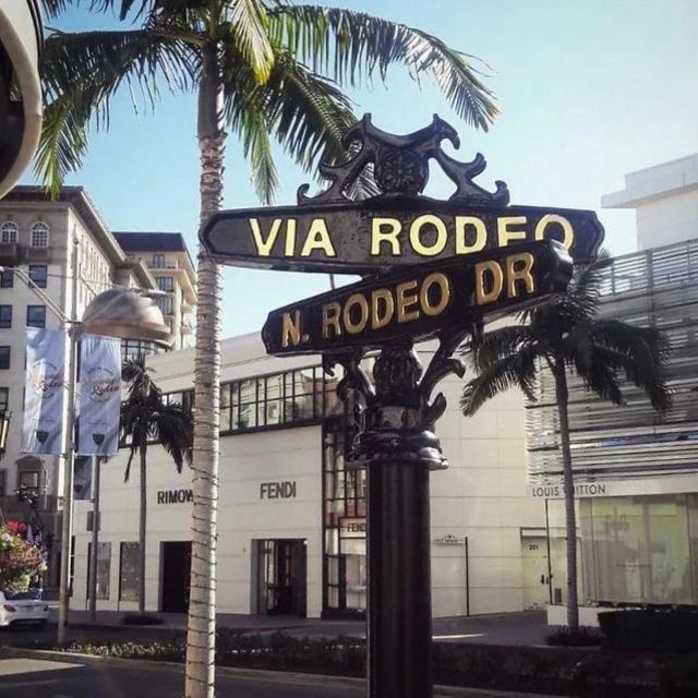 Los Angeles: L.A. Highlights in One Day Guided Experience! - Venice Beach and the shift toward the coast