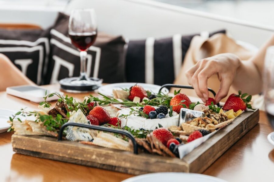 Los Angeles: Luxury Cruise with Wine, Cheese & Sea Lions - Sea lions, birds, and waterfront wildlife