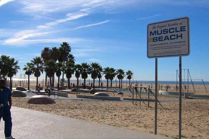 Los Angeles Luxury Private Tour For Up To 7 Passengers - The ride matters as much as the stops