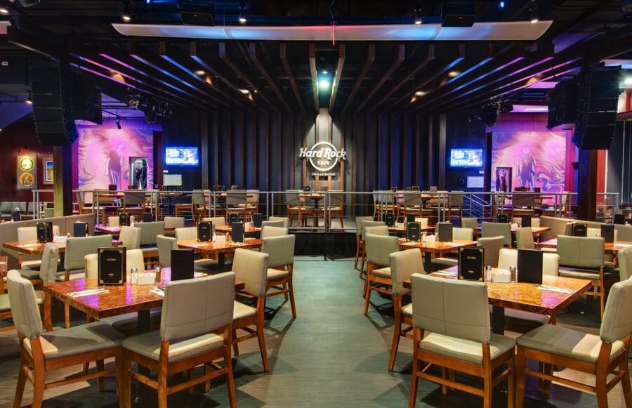 Los Angeles: Meal at the Hard Rock Cafe Hollywood - The dining room and the Hollywood setting