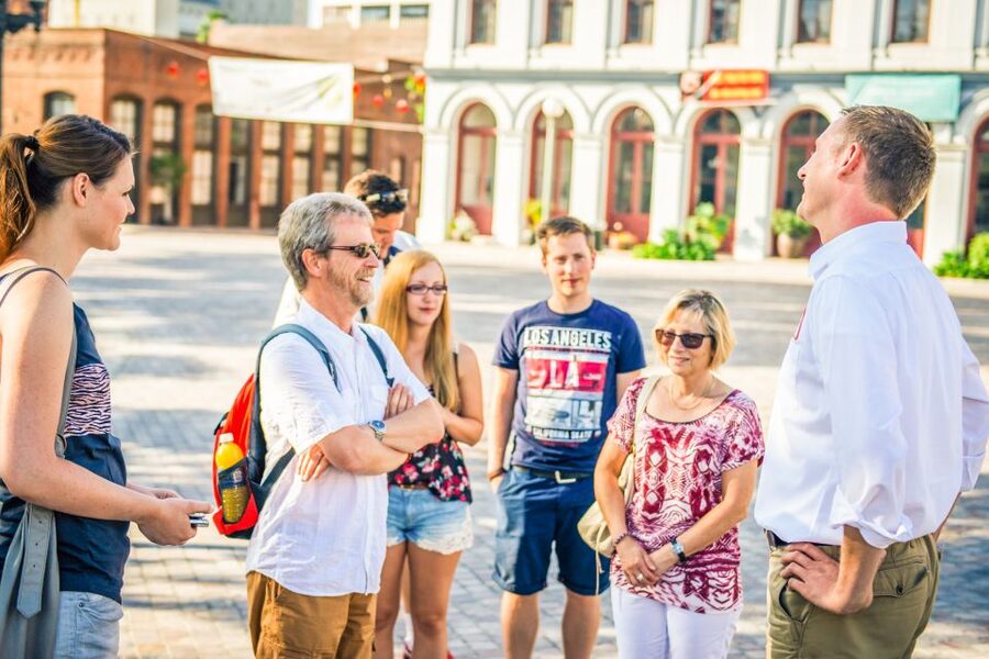 Los Angeles: Small Group Sightseeing Tour - Downtown sights and film locations from the vehicle