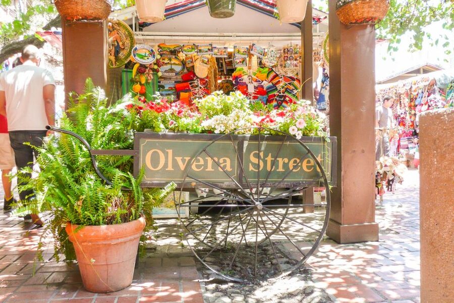 Los Angeles: Small Group Sightseeing Tour - Farmer’s Market and The Grove: a practical lunch break