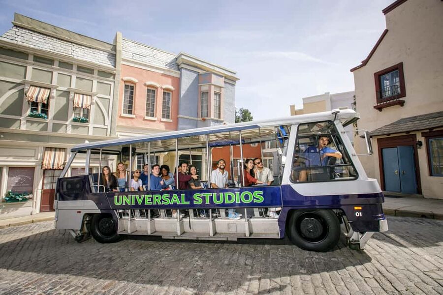 Los Angeles: Universal Studios Hollywood & Bus Tour Package - Day one with the 15-stop hop-on hop-off route