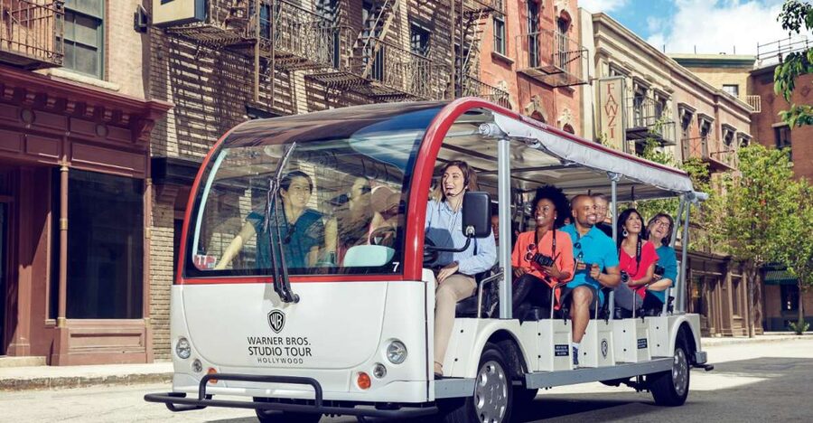 Los Angeles: Warner Bros Studio Hollywood & Bus Tour Package - Start at 9:00 AM in Hollywood