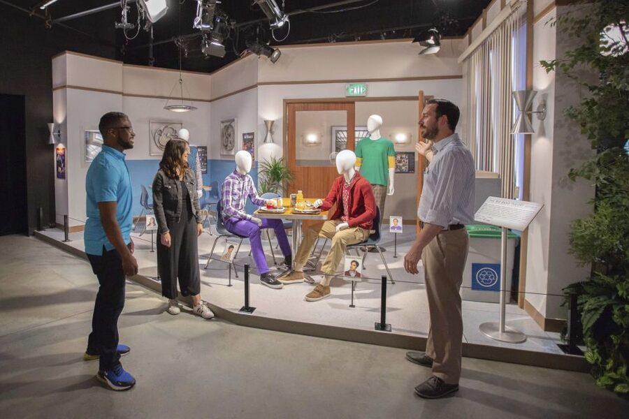 Los Angeles: Warner Bros Studio Hollywood & Bus Tour Package - Who should choose this package?