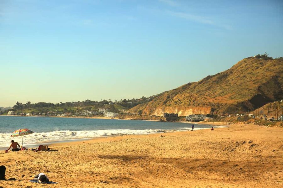 Malibu: Celebrity Homes, Beaches & History Tour - Malibu Country Mart for food and shopping
