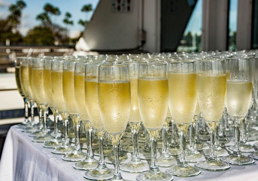 Marina Del Rey: Christmas Eve Buffet Brunch or Dinner Cruise - Key points to know before booking