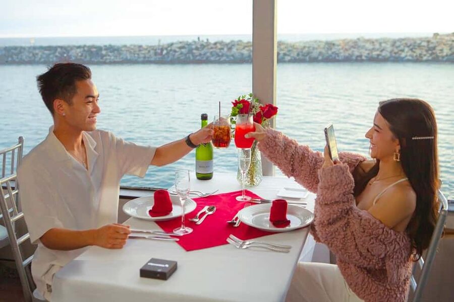 Newport Beach: City Cruises Weekend Dinner Cruise with DJ - How the DJ changes the mood