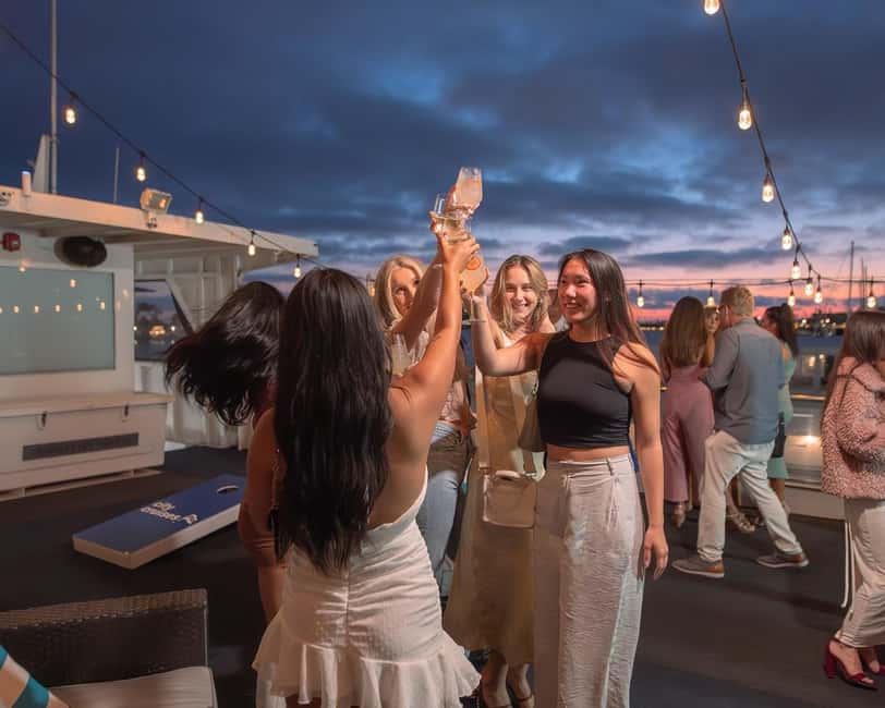 Newport Beach: City Cruises Weekend Dinner Cruise with DJ - Boarding at Mariner’s Mile Marina