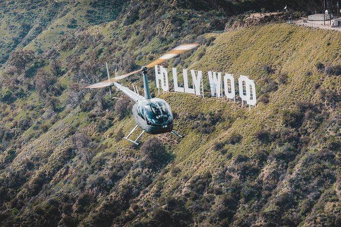 Private Helicopter Ride to Hollywood Sign - Making the most of the photo opportunity
