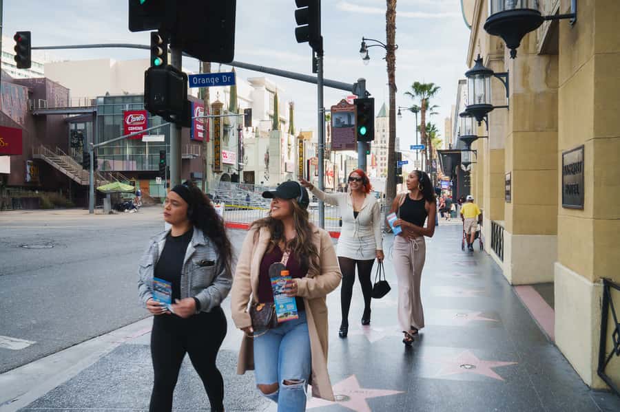 Santa Monica: Best of LA Tour with 3 Iconic Stops - Hollywood Boulevard in a 45-minute stop