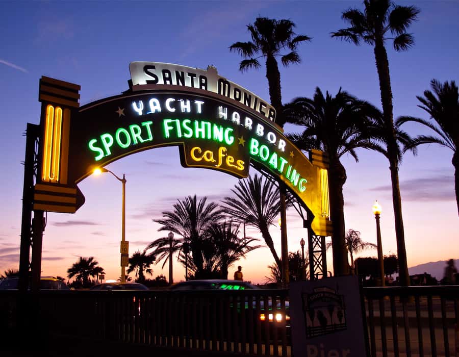 Santa Monica: Ghosts and Phantoms of the Pier Walking Tour - Key things to know before you book