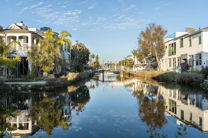Self-Guided Walking Tour in Los Angeles' Best-Kept Secrets - West Hollywood and Melrose Place show a different LA