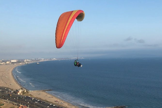 Tandem Paragliding flight with instructor in Malibu - Launching from a Malibu bluff