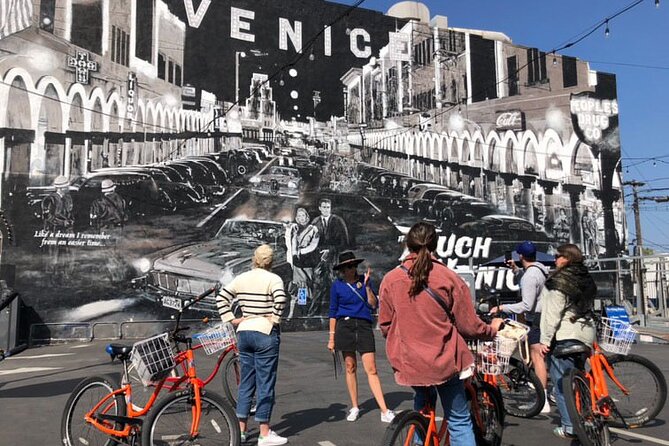 Venice and Santa Monica French Bicycle Tour - Santa Monica Pier and the half-hour pause